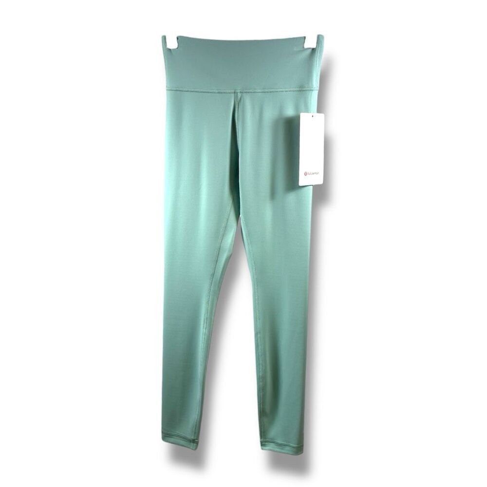 Lululemon NWT Wunder Train V Back Tight 25” in Light Green Size 4